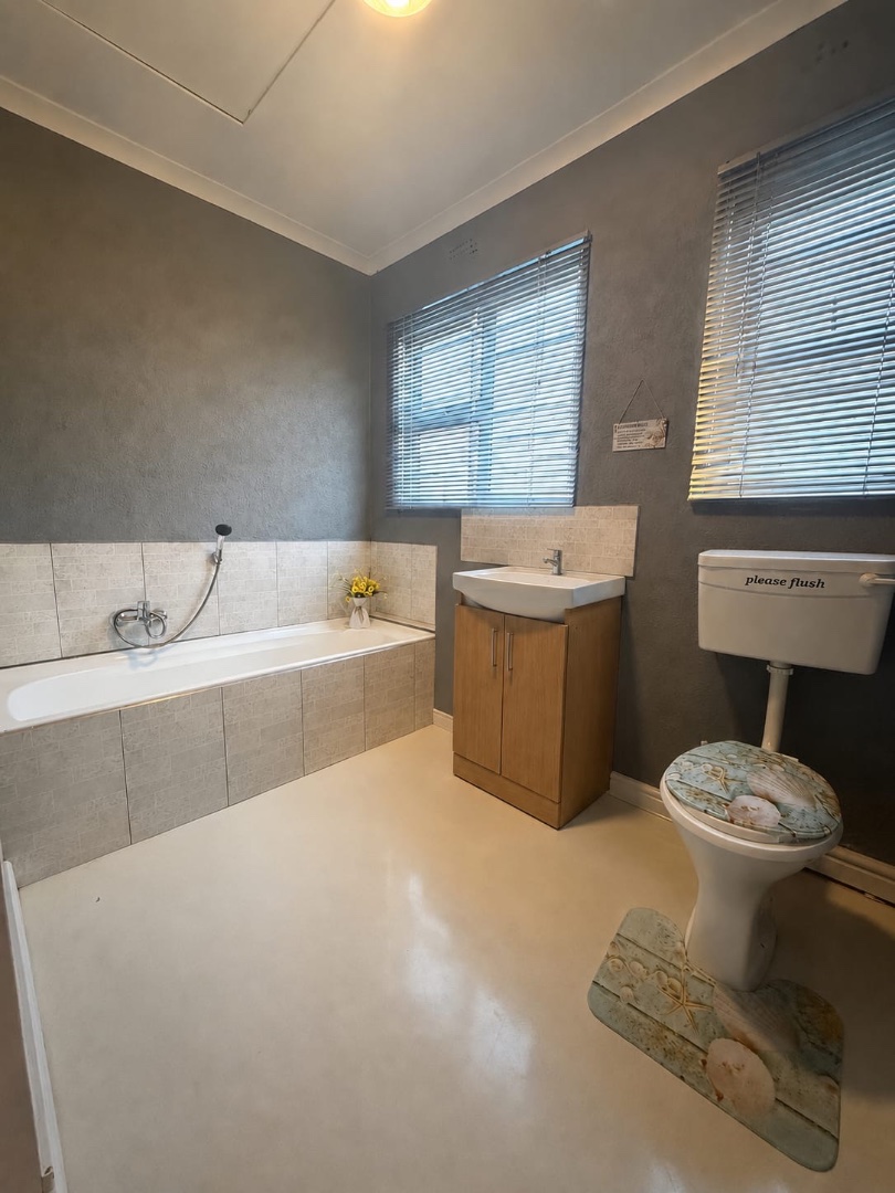 5 Bedroom Property for Sale in Colorado Park Western Cape